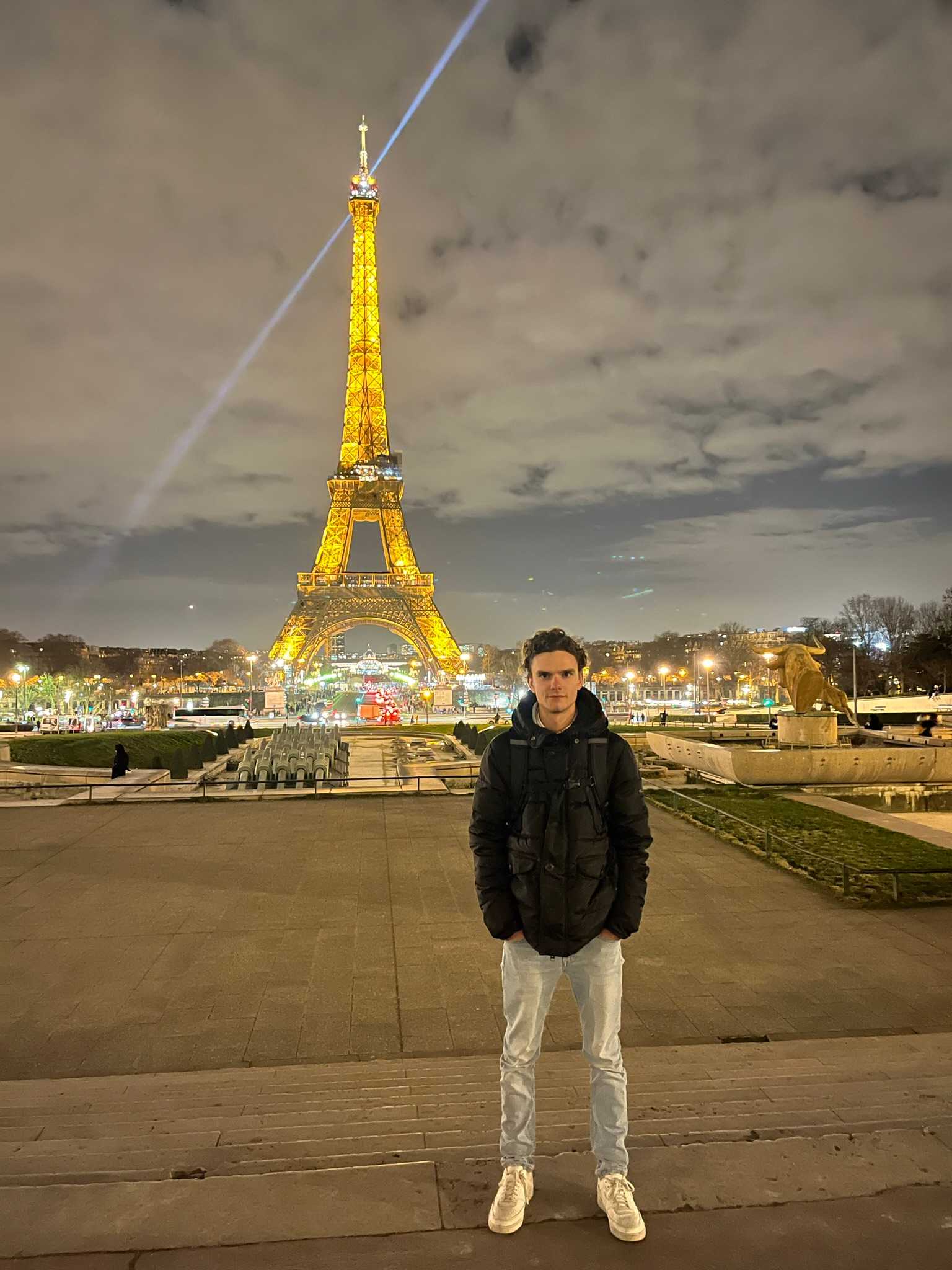 Simon in Parijs